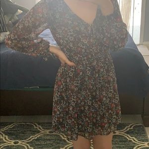 Cute flowery dress with long sleeves transparent!